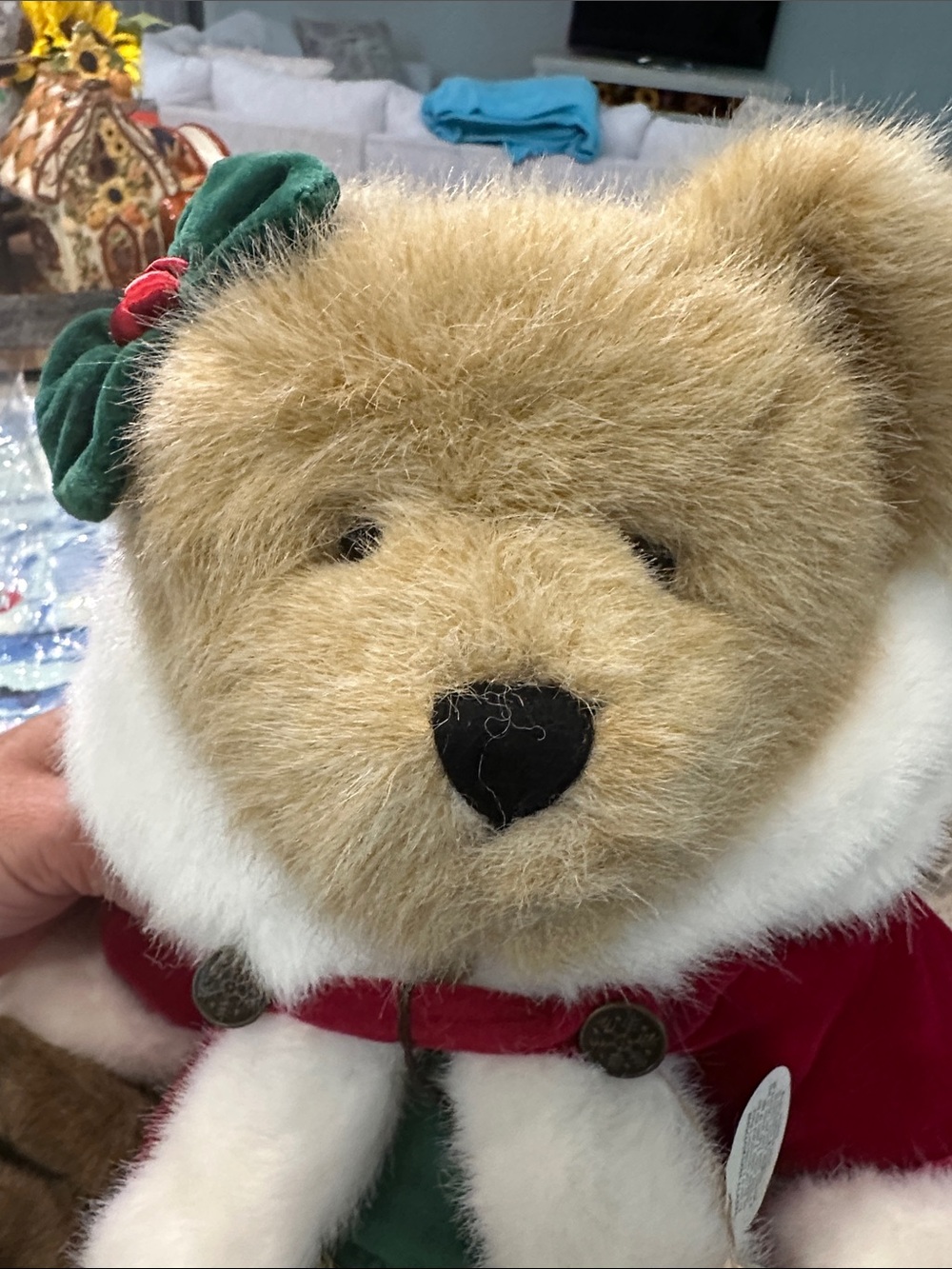 Gorgeous Gen-yoo-wine Boyds Bear in Tan holding two teddy bears!